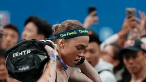 O sportivă a avut diaree chiar în timpul competiției. Alți sportivi au alunecat pe pista de atletism