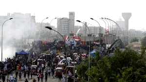 Atac sângeros în timpul protestelor din Bagdad. Zeci de persoane ucise şi peste 100 de răniţi - VIDEO