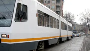 Un tramvai a luat foc în zona Dristor (Video)