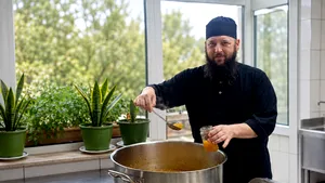 Dulceață și marmeladă din coji de lămâie. Cum transformă un călugăr din Dobrogea un ingredient banal în două delicatese