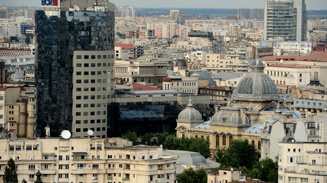 Scade temperatura apei calde în trei sectoare din Bucureşti, după o serie de avarii la ELCEN