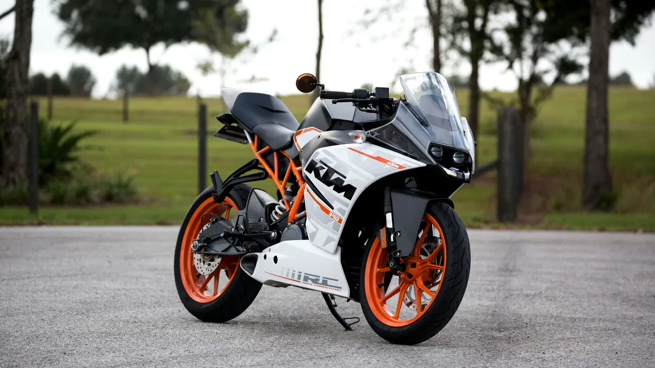 2 piese esenţiale de echipament moto de care ai nevoie pentru a conduce în siguranţă (P)