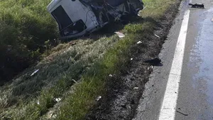 Accident grav. UPDATE: Bilanţ final: Patru persoane au murit după impactul dintre două autoturisme şi un TIR 