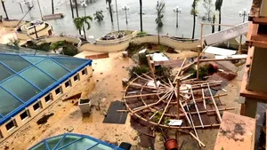 Trei cetăţeni ROMÂNI aflaţi pe o insulă din Caraibe, daţi dispăruţi în urma uraganului Irma/ Dezastrul produs de cel mai puternic uragan format vreodată în Atlantic: cel puţin nouă persoane au murit