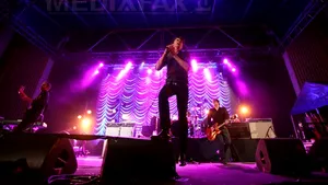 Concertul Suede de la Arenele Romane - o întoarcere în anii ’90