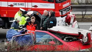 Patru români au murit şi trei au fost răniţi într-un accident produs în Cehia