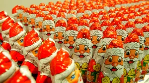Crăciunul ieftineşte mâncarea, hainele şi LCD-urile cu până la 50%