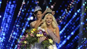 Daneza Victoria Kjær Theilvig este încoronată a 73-a Miss Univers