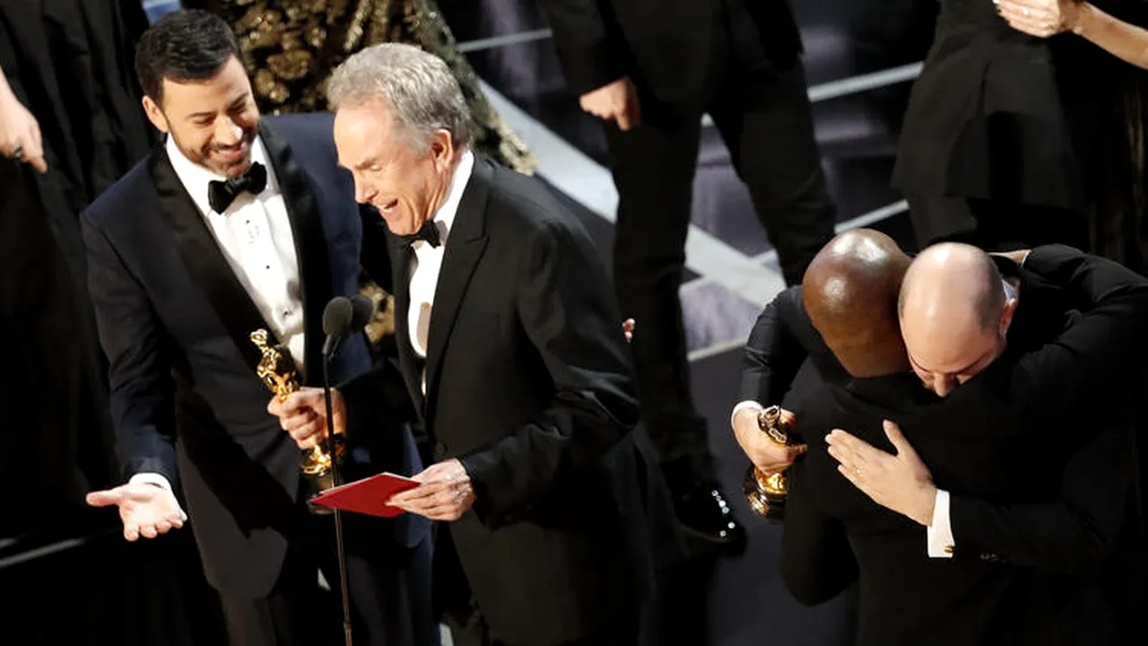 VINOVATUL pentru Gafa monumentală de la Oscar 2017: Un contabil care publica mesaje pe Twitter!