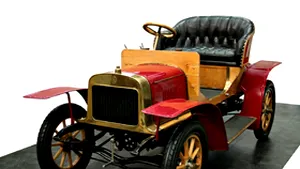 Paradă de autoturisme de epocă