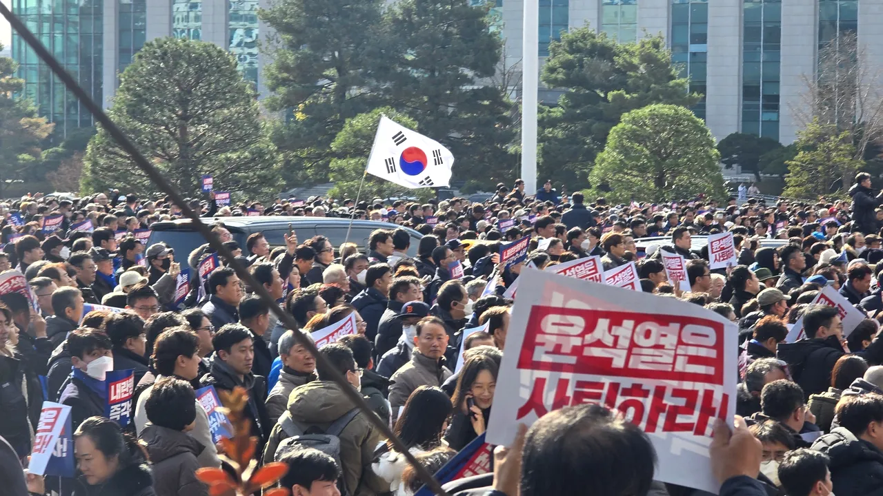Liderul partidului de guvernământ din Coreea de Sud cere suspendarea preşedintelui Yoon Suk Yeol