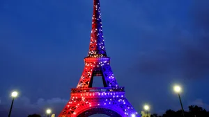 Turnul Eiffel și turnurile La Défense , închise temporar din cauza valului de căldură din Franța
