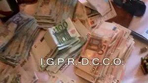 Piteşti: Reţea specializată în fraude bancarea, desfiinţată de poliţişti