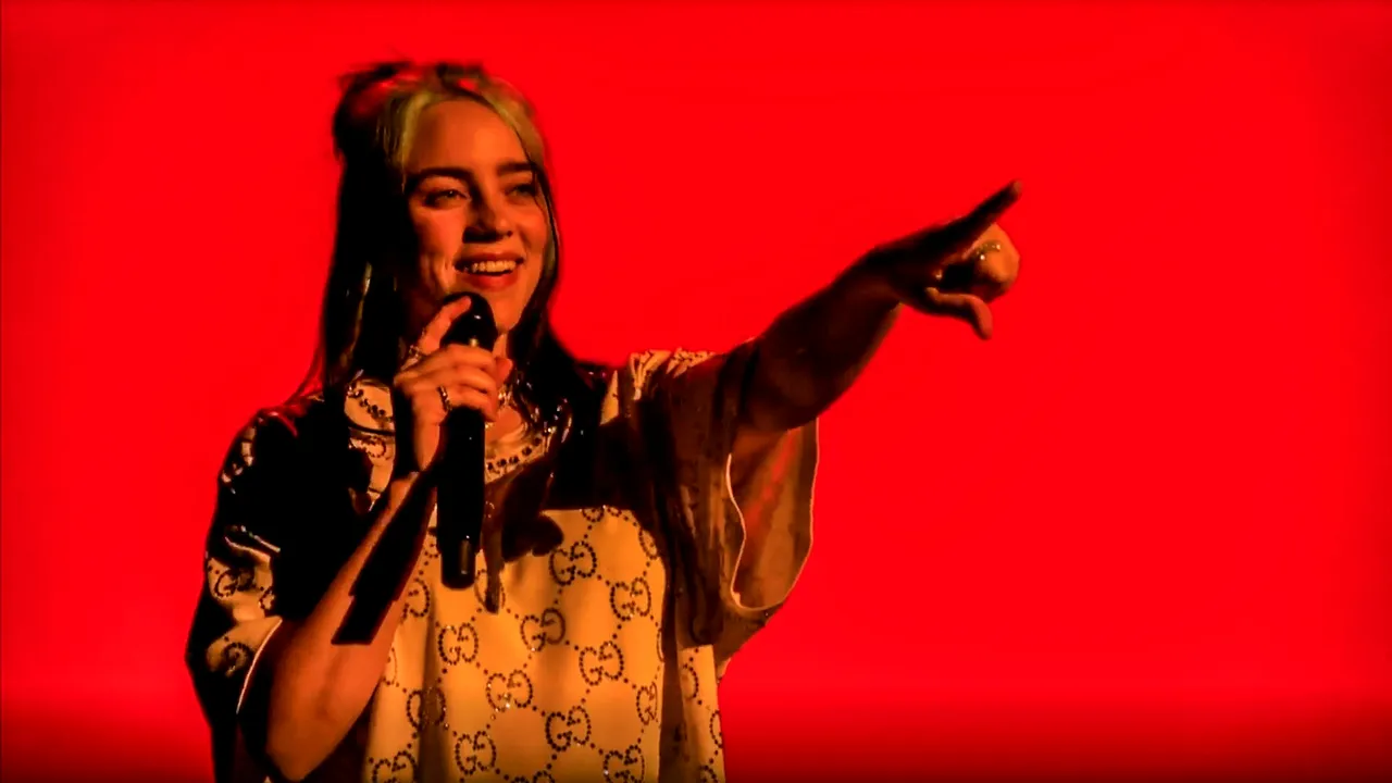 Billie Eilish a lansat un nou videoclip pentru a sărbători numărul de accesări al piesei „Bad Guy” 