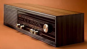 ANALIZĂ: Kiss FM, cel mai ascultat la nivel urban şi naţional, Radio Zu, cel mai ascultat în Bucureşti, în toamna 2014