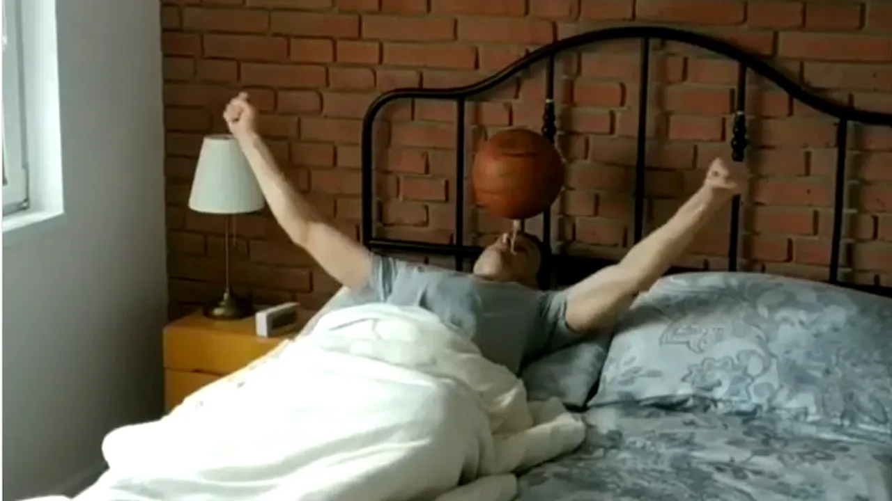 VIDEO Slovacul Martin Leco face spectacol. Mănâncă baschet pe pâine