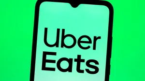 Uber a încheiat un parteneriat pentru a livra mâncare cu ajutorul dronelor