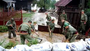 Militarii continuă misiunile de ajutorare a sinistraţilor