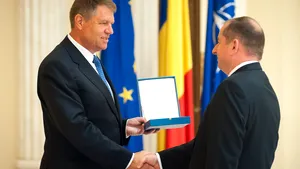 Preşedintele Iohannis l-a decorat pe Marek Szczygiel, ambasadorul Poloniei în România 