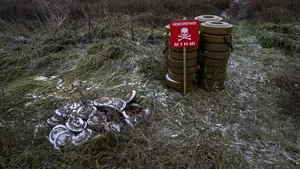 De la începutul invaziei ruseşti, peste 200 de civili ucraineni şi-au pierdut viaţa după ce au călcat pe mine de teren