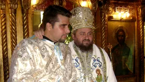 REPORTAJ: Preoţi care se împart între sutană şi alte meserii - poliţist, jurist, inginer