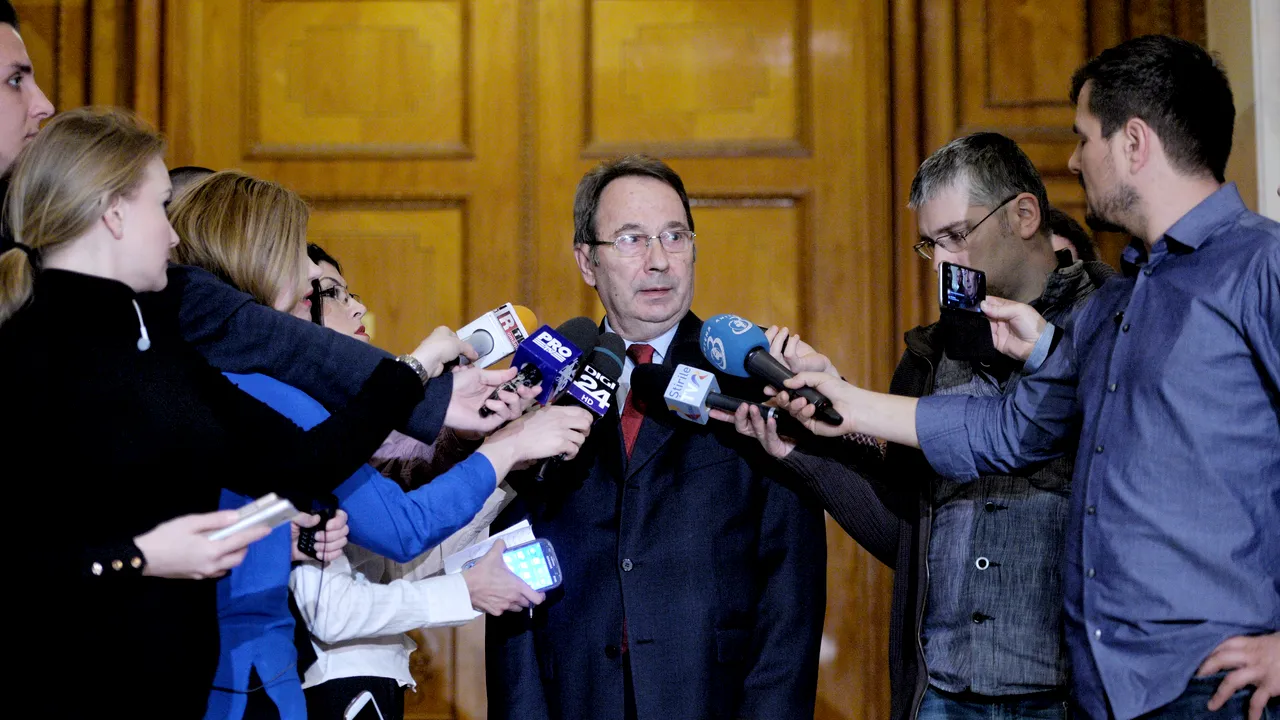 CCR va dezbate în 13 decembrie sesizarea lui Iohannis privind Statutul funcţionarilor publici