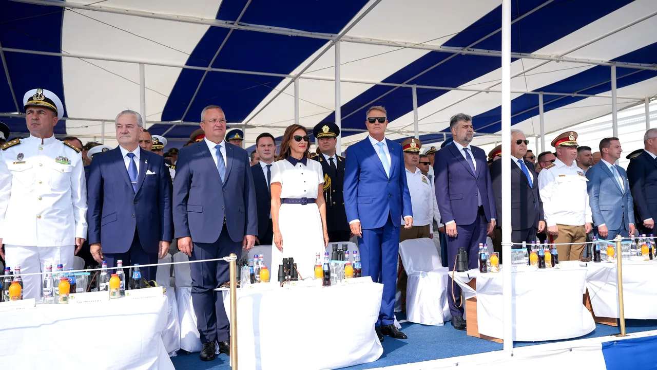 Imagini de la festivitatea de Ziua Marinei din Constanţa la care au participat Iohannis, Ciucă şi Ciolacu 