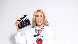 Selfiemania cucereşte România. Interviu cu Cristina Iacob: Dragostea se întâmplă acolo unde nu te aştepţi. VIDEO