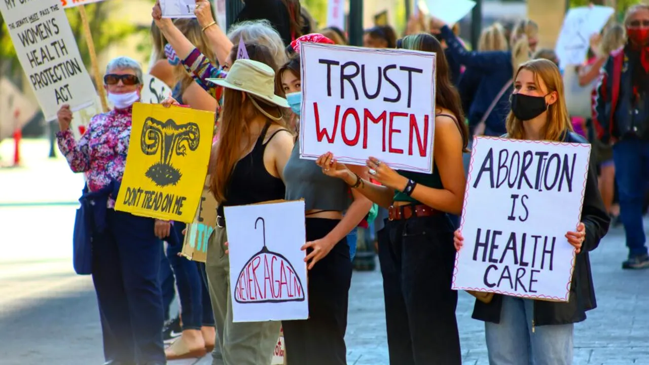 Moment istoric. Europa a votat în favoarea unui program de îmbunătățire a accesului la avorturi