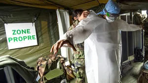 Fostul şef al Sănătăţii din Franţa: Nu există niciun motiv pentru care virusul nu ne va infecta pe toţi