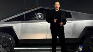 De ce s-au spart geamurile prototipului Cybertruck. Elon Musk dezvăluie motivul pentru care camionul arată atât de ciudat