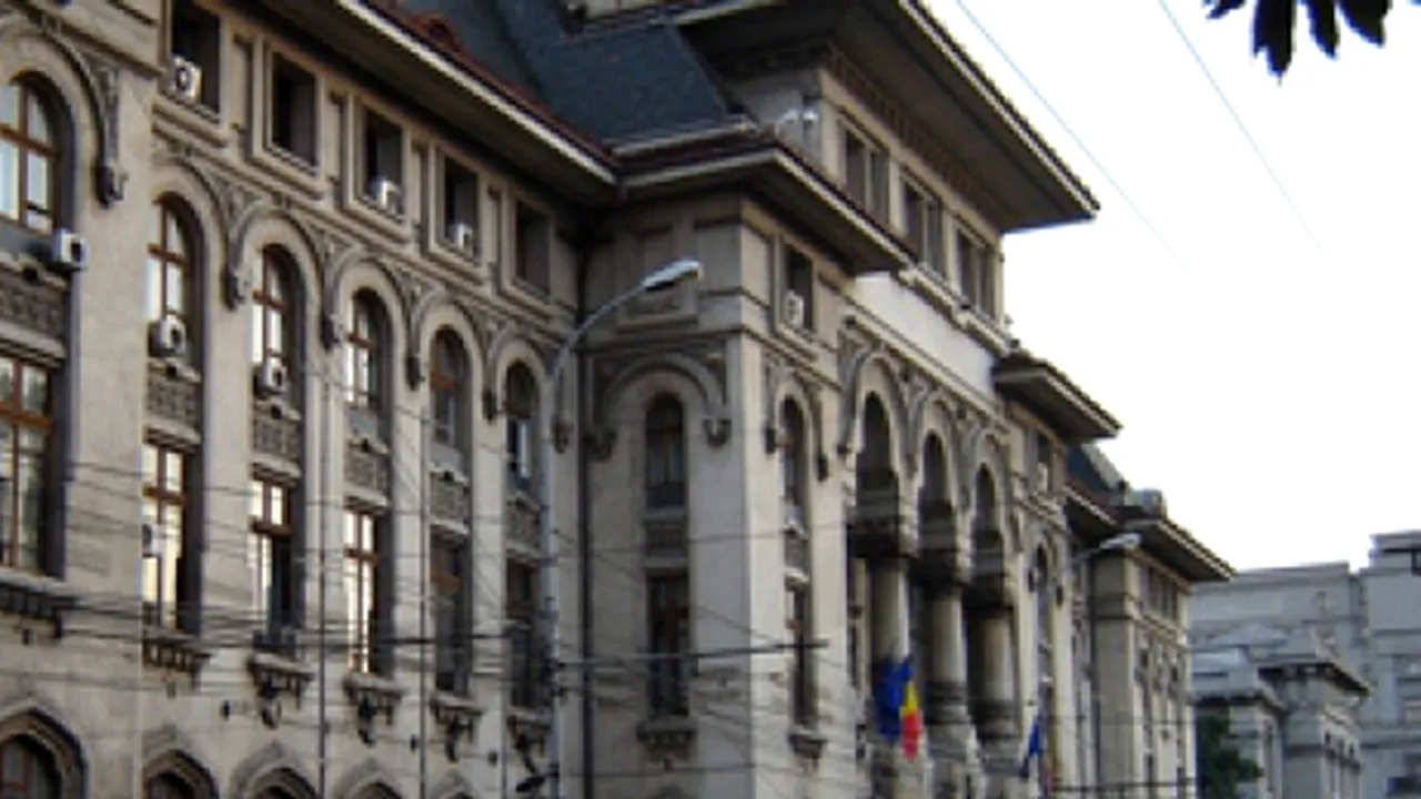 Aproximativ 200 de persoane au protestat la PMB, nemulţumite de bugetul Capitalei pentru 2014