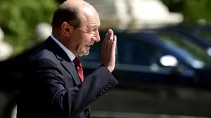 Traian Băsescu şi soţia sa au plecat cu elicopterul din Covasna