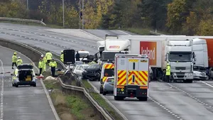 Accident în lanţ produs în sud-vestul Angliei, soldat cu şapte morţi şi 51 de răniţi