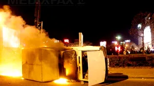 Bărbatul acuzat că a incendiat mai multe bunuri la intersecţia Cantemir cu Mărăşeşti a fost arestat