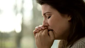 Blocaţi cu propriile temeri, în starea de urgenţă. Psiholog: „Sentimentul de singurătate s-a amplificat”