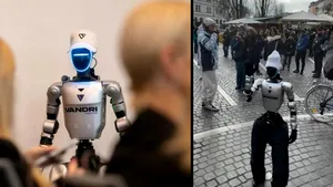 Bosnia prezintă „Roby”, primul robot umanoid, în centrul orașului Sarajevo