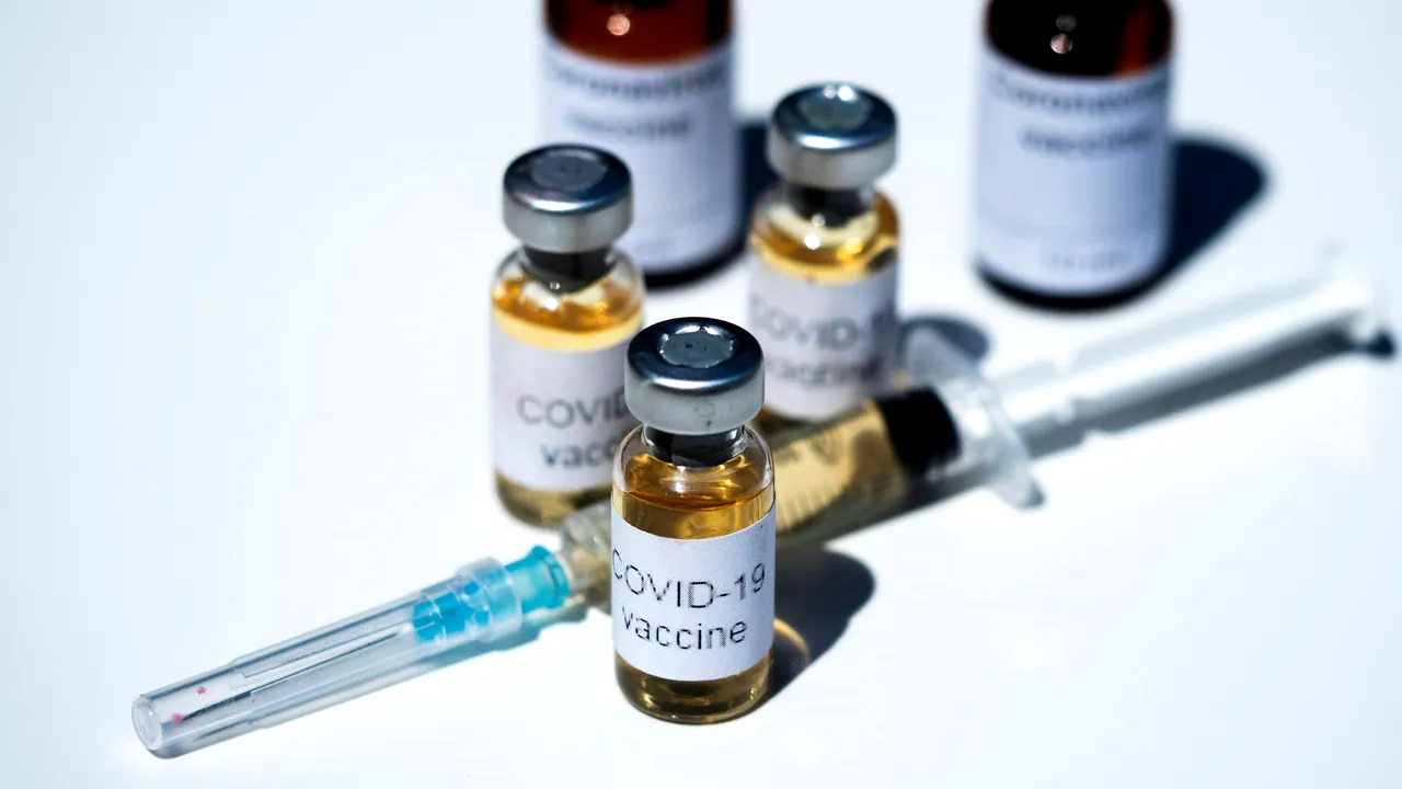 Fauci: Zeci de milioane de doze de vaccin anti-COVID-19 vor fi disponibile la începutul anului 2021
