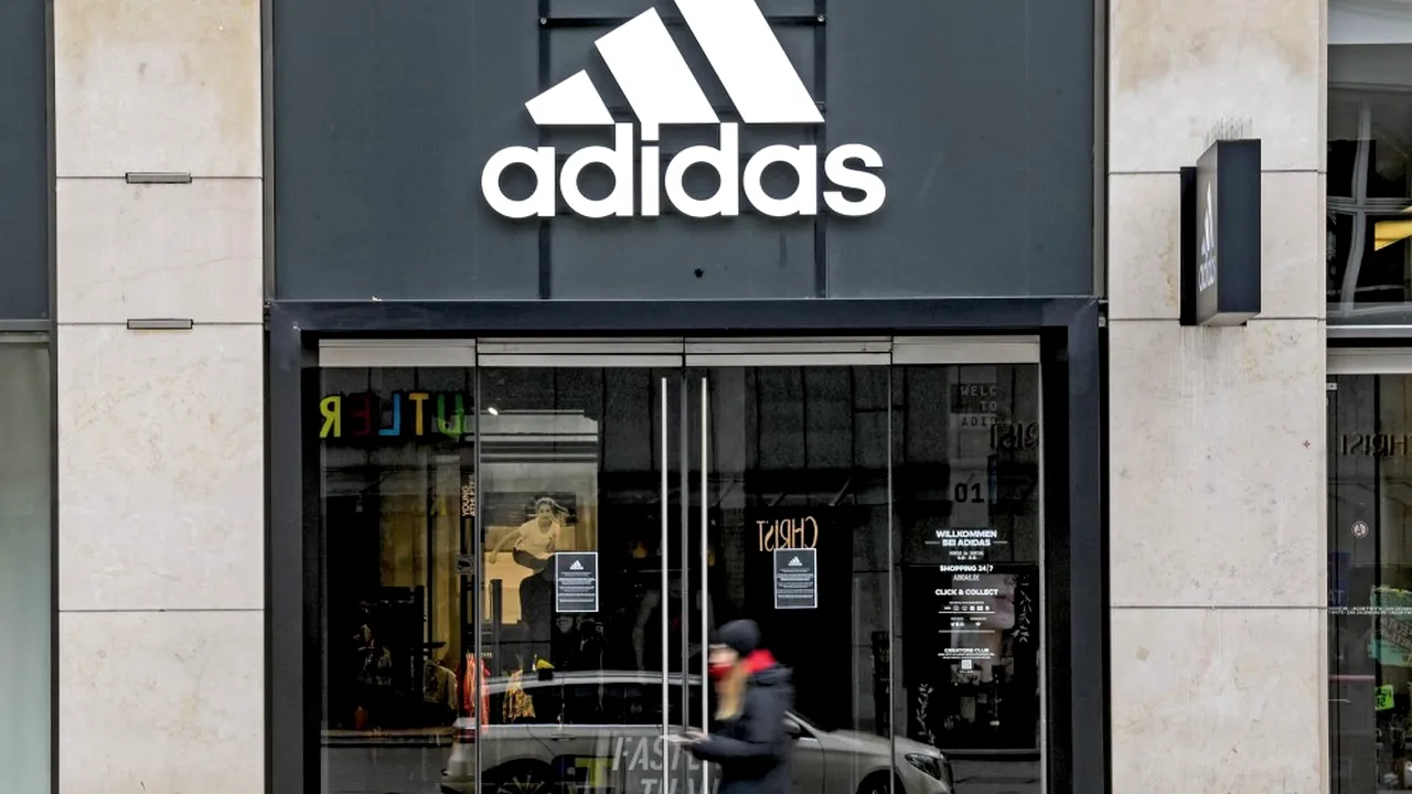 Adidas plănuieşte o nouă vânzare a produselor din gama 