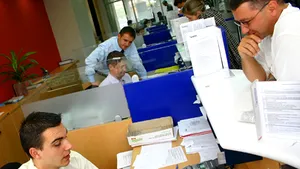 Bancherii cer Consiliul Concurenţei respectarea legilor şi a secretului bancar