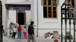 Gândul: Primăria Capitalei caută de patru ani constructori pentru modernizarea şcolilor