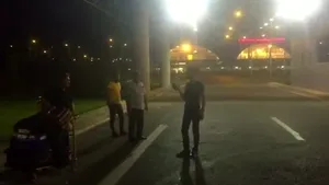 Aeroportul Diyarbakir din Turcia, vizat de tiruri de rachete lansate de presupuşi militanţi kurzi. Atacul are loc la câteva zile după ce Ankara a lansat ofensiva militară 