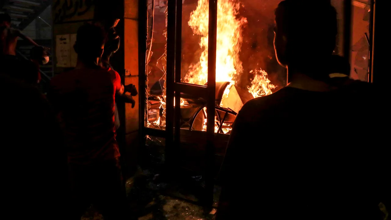 Proteste violente în Beirut, forţele de ordine folosesc gaze lacrimogene. UPDATE: Protestatari au intrat în ministerul de Externe