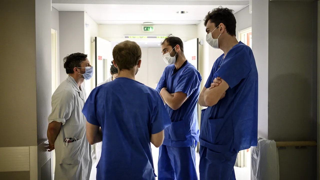 Franţa îi va amenda pe pacienţii care nu se prezintă la programările la medic / Guvernul vrea să crească şi numărul absolvenţilor de Medicină