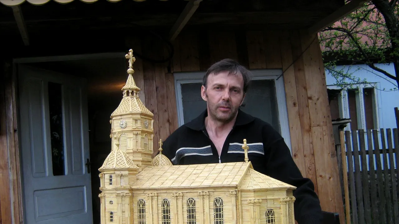 GALERIE FOTO Artă din beţe de chibrit: Vioară şi ceas care funcţionează, dar şi replica bisericii din Şanţ