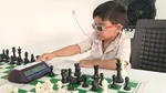 Un copil minune devine la vârsta de trei ani cel mai tânăr jucător de șah care obține un rating oficial