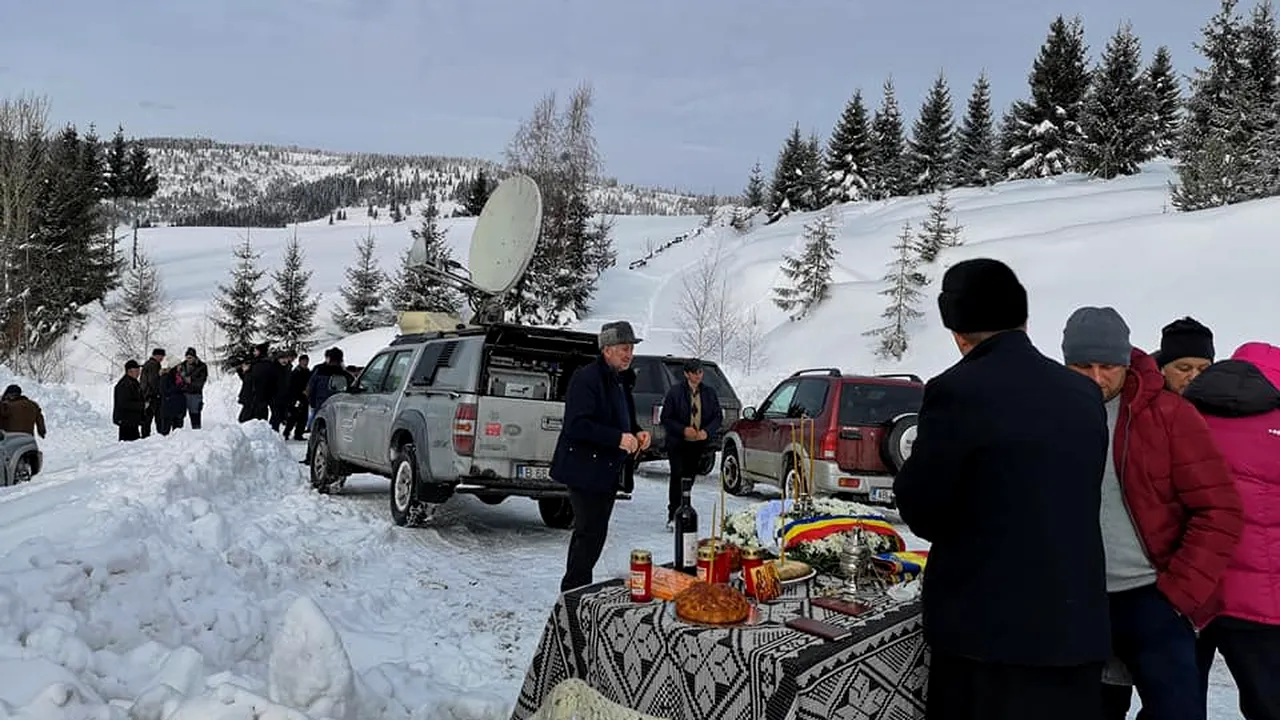 Cinci ani de la tragedia aviatică din Apuseni: Pilotul Adrian Iovan şi studenta Aura Ion, comemoraţi de rude, prieteni şi localnici