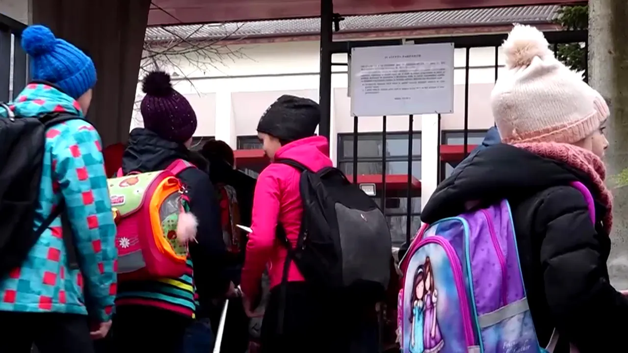 Guvernul majorează de patru ori suma pentru transportul elevilor care învaţă în alte localităţi