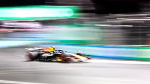 Max Verstappen câştigă dramatic Marele Premiu al Qatarului