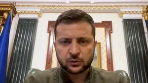 Zelenski declară că Rusia pregăteşte un proces al soldaţilor ucraineni capturaţi în Mariupol: „Asta ar însemna tăierea negocierilor. Ucraina nu va tolera torturarea eroilor săi” 